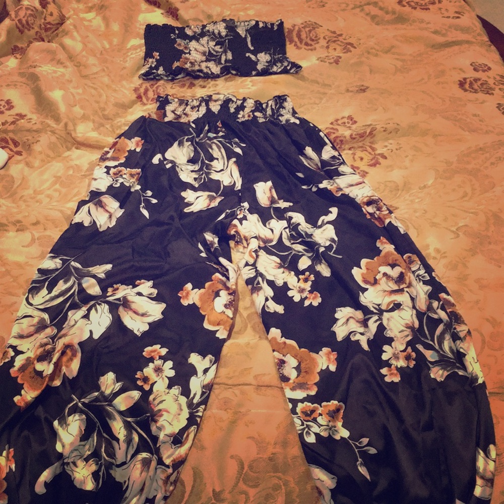 NWT two piece floral set